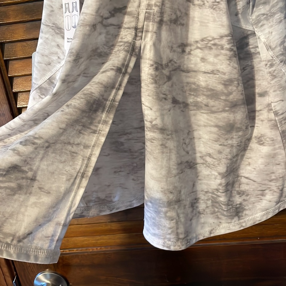 NWT Xersion White & Grey Workout Tank - Picture 8 of 8